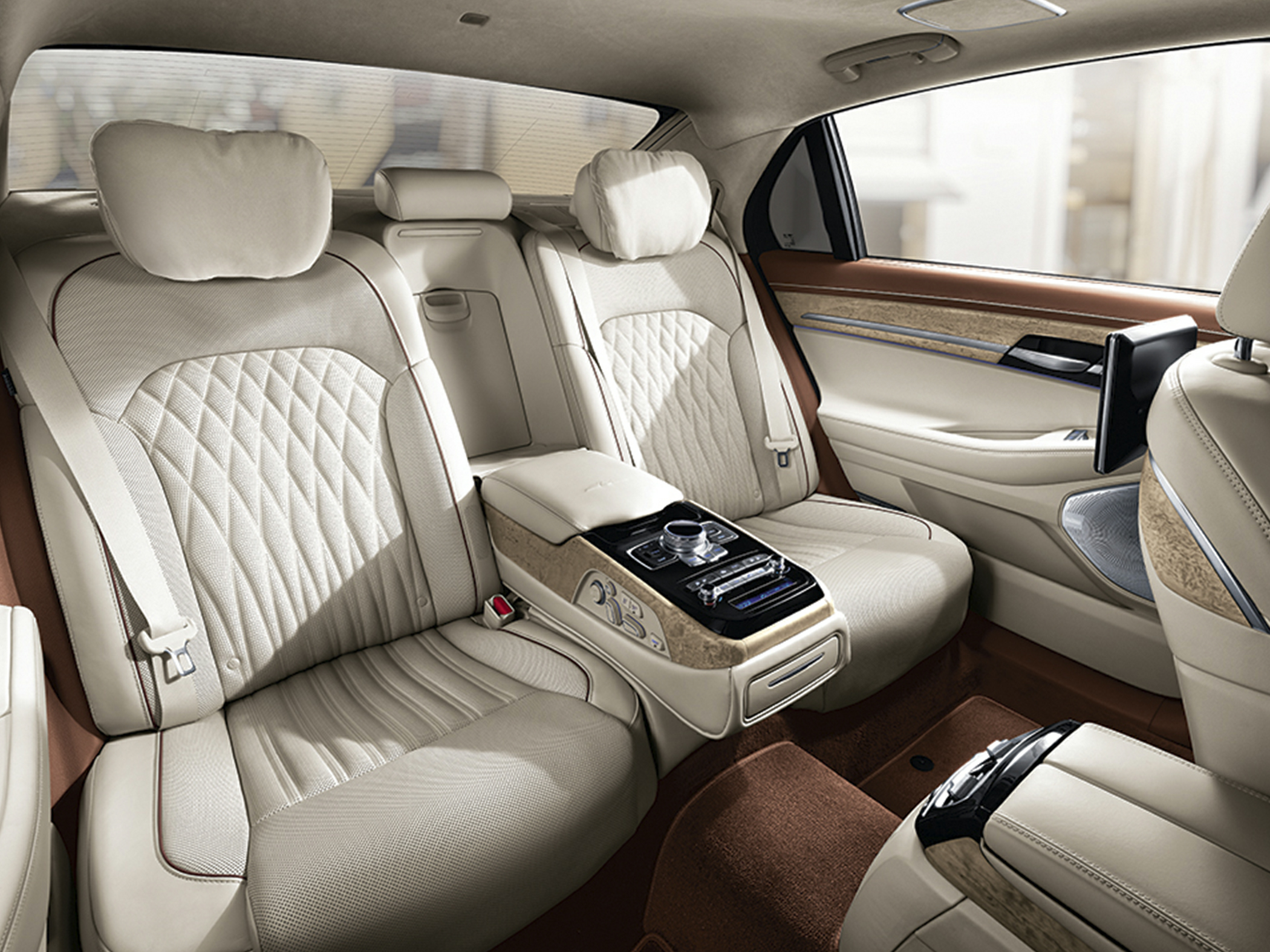 2021 Genesis G90