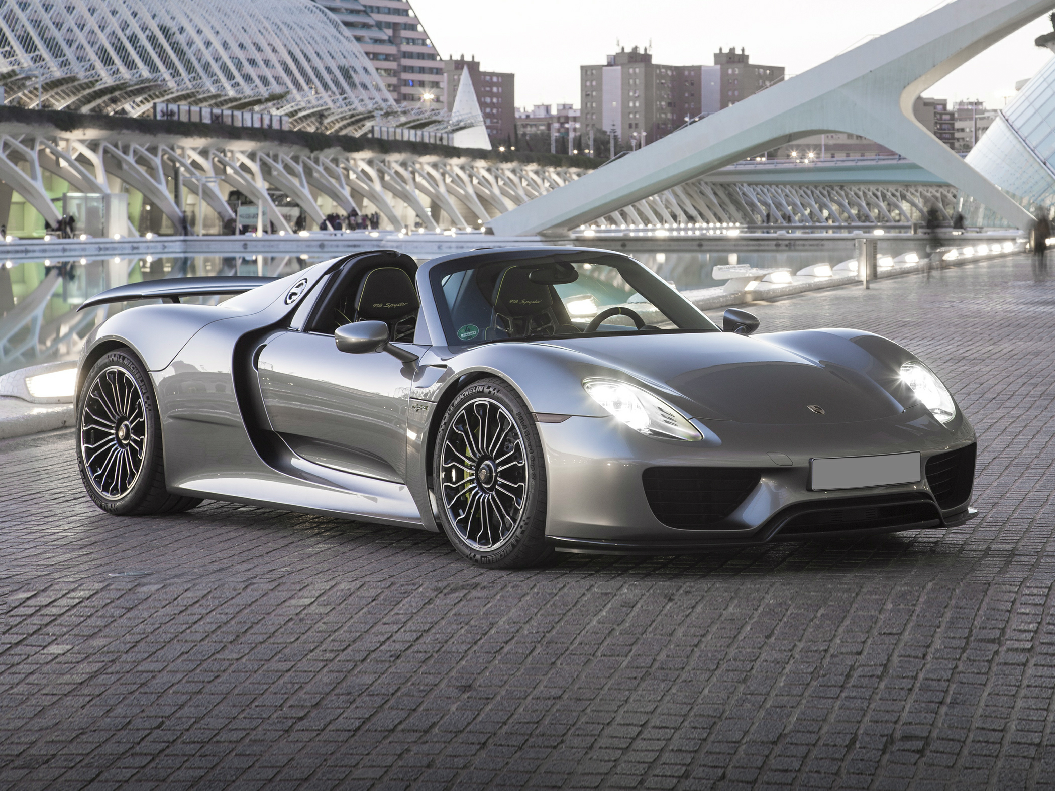 2015 Porsche 918 Spyder review