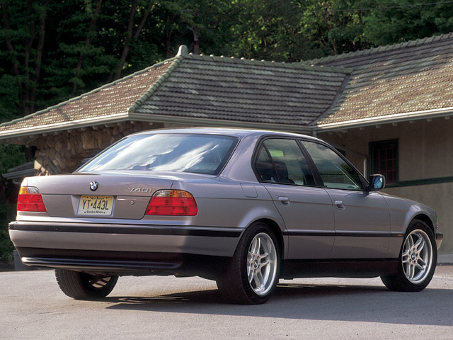 2000 BMW 740