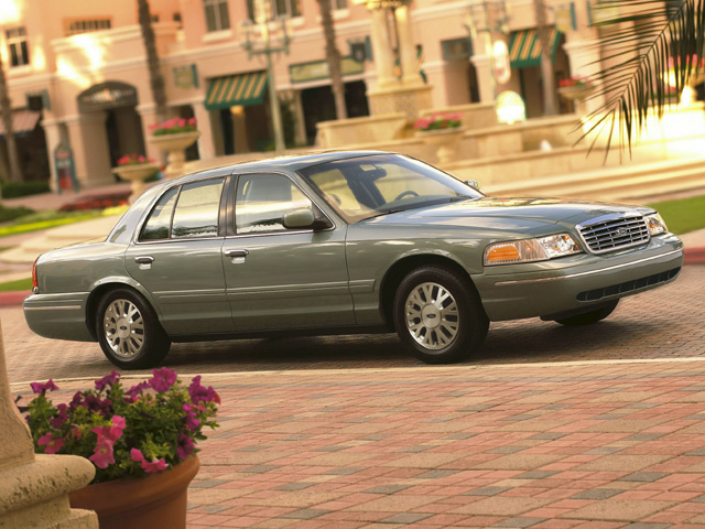 2004 Ford Crown Victoria