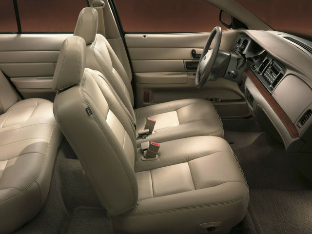 2004 Ford Crown Victoria