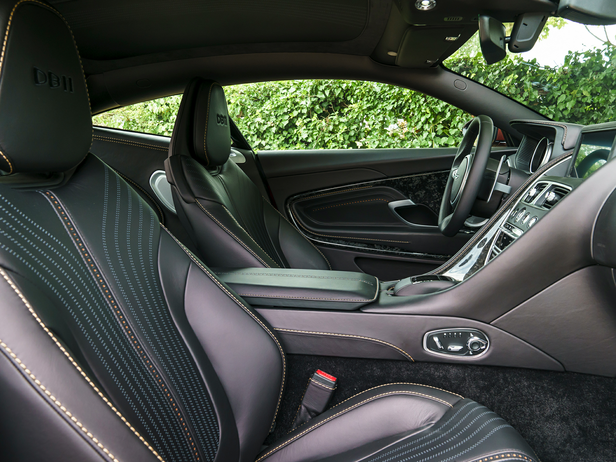 2022 Aston Martin DB11