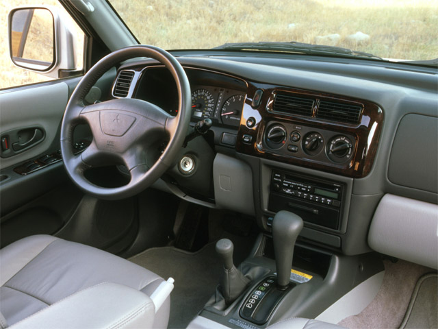 Interior Mitsubishi Montero