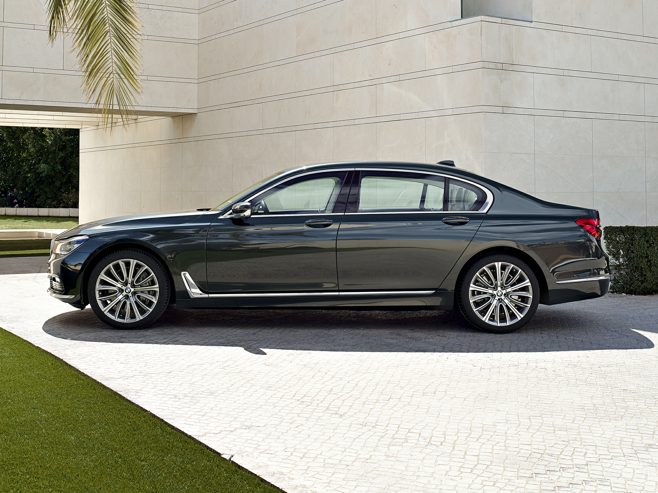 2017 BMW 740