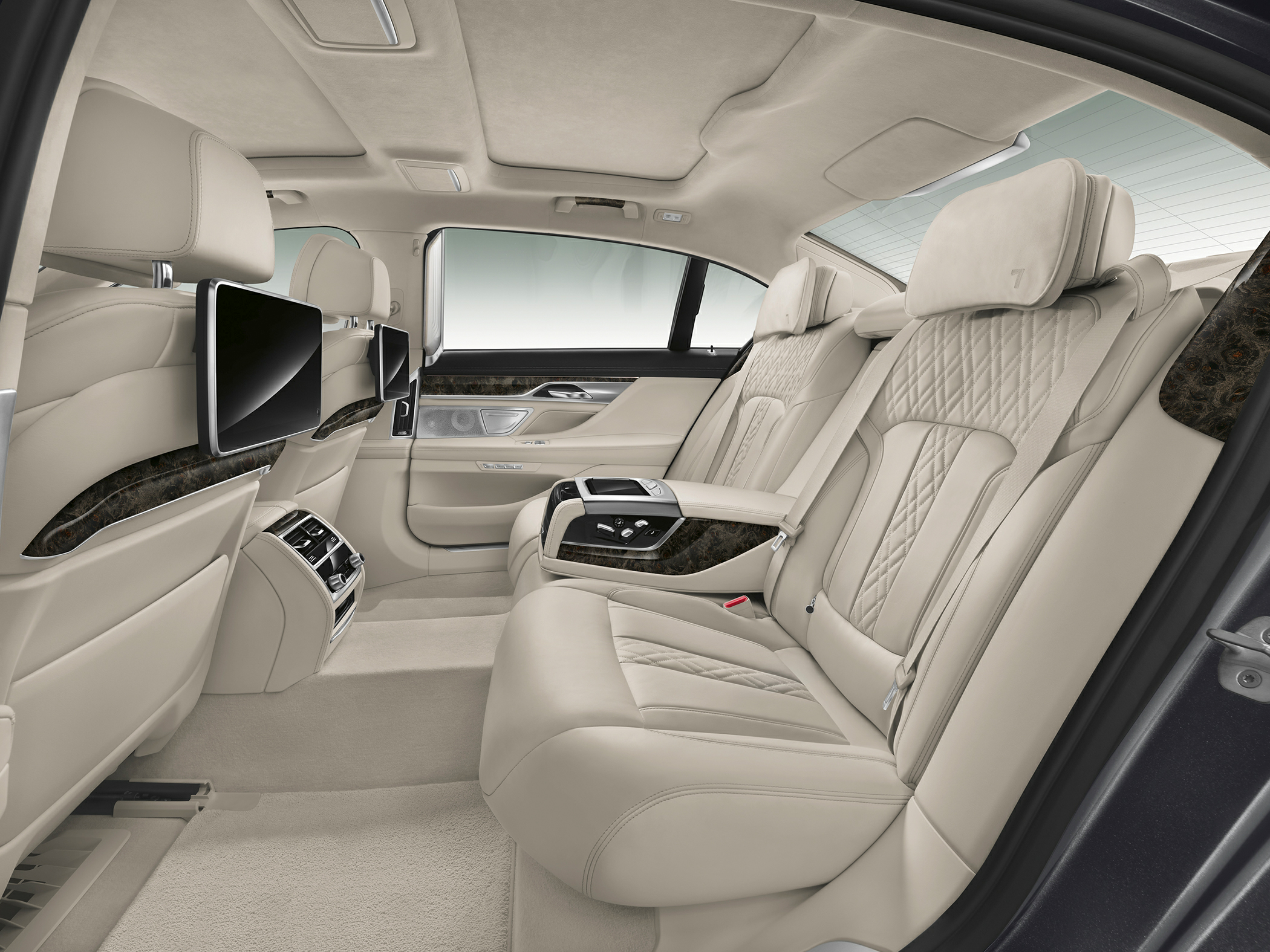2017 BMW 740