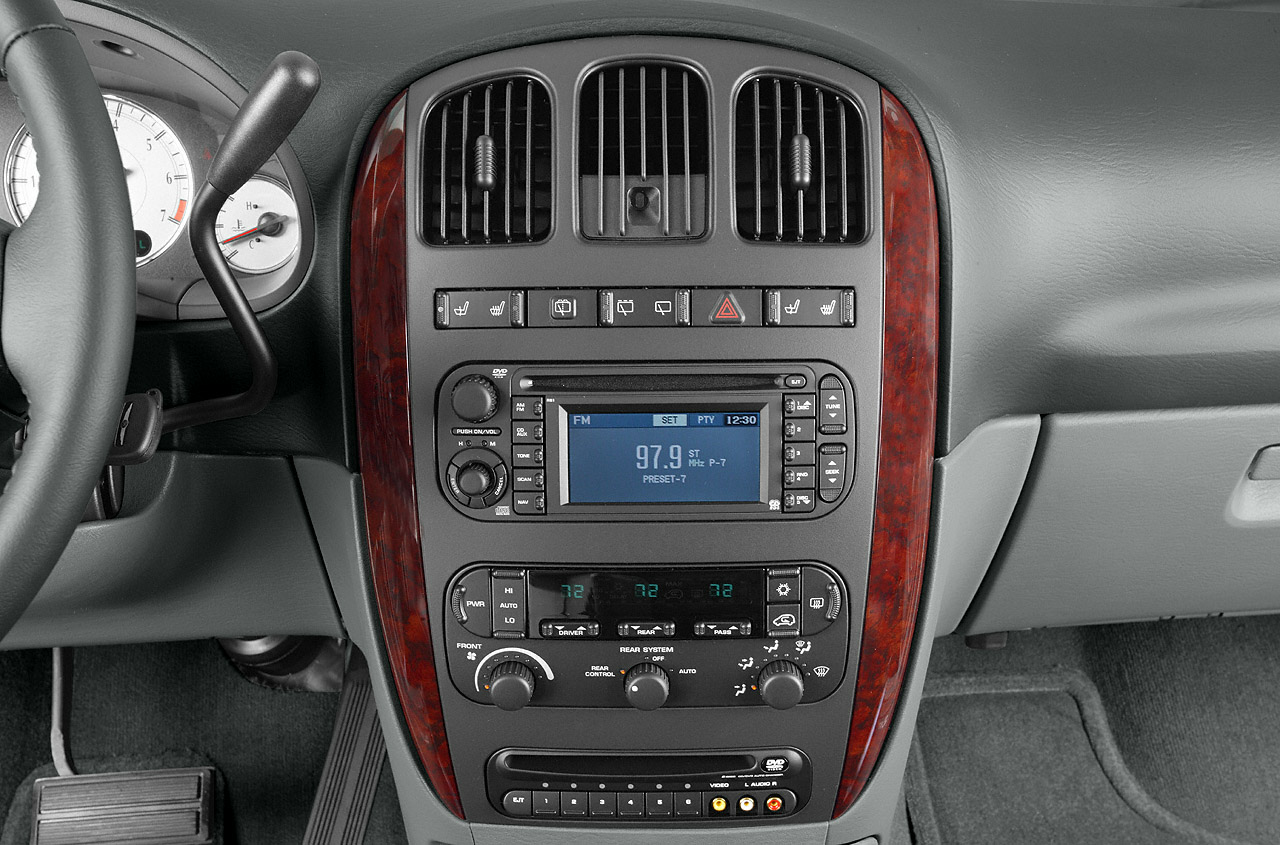 2004 Chrysler Town & Country