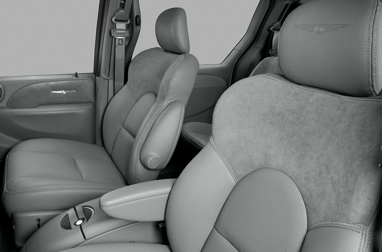 2004 Chrysler Town & Country