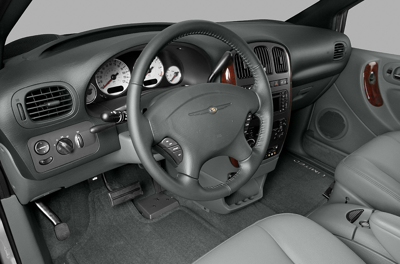 2004 Chrysler Town & Country