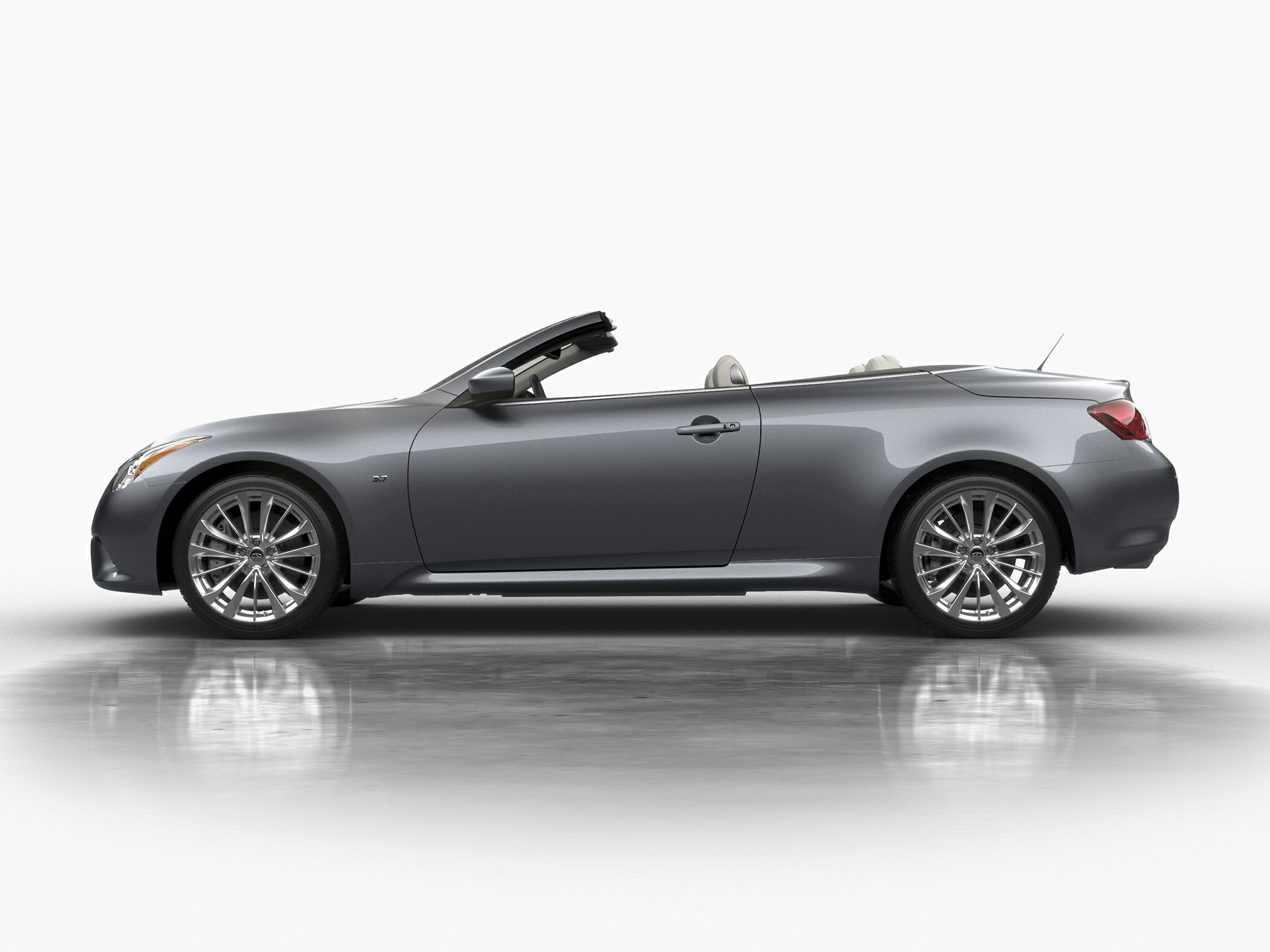 2015 INFINITI Q60