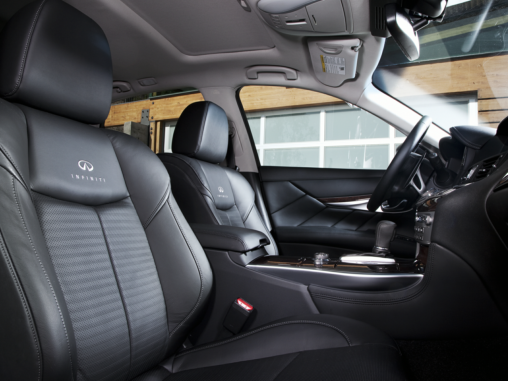2011 INFINITI M37