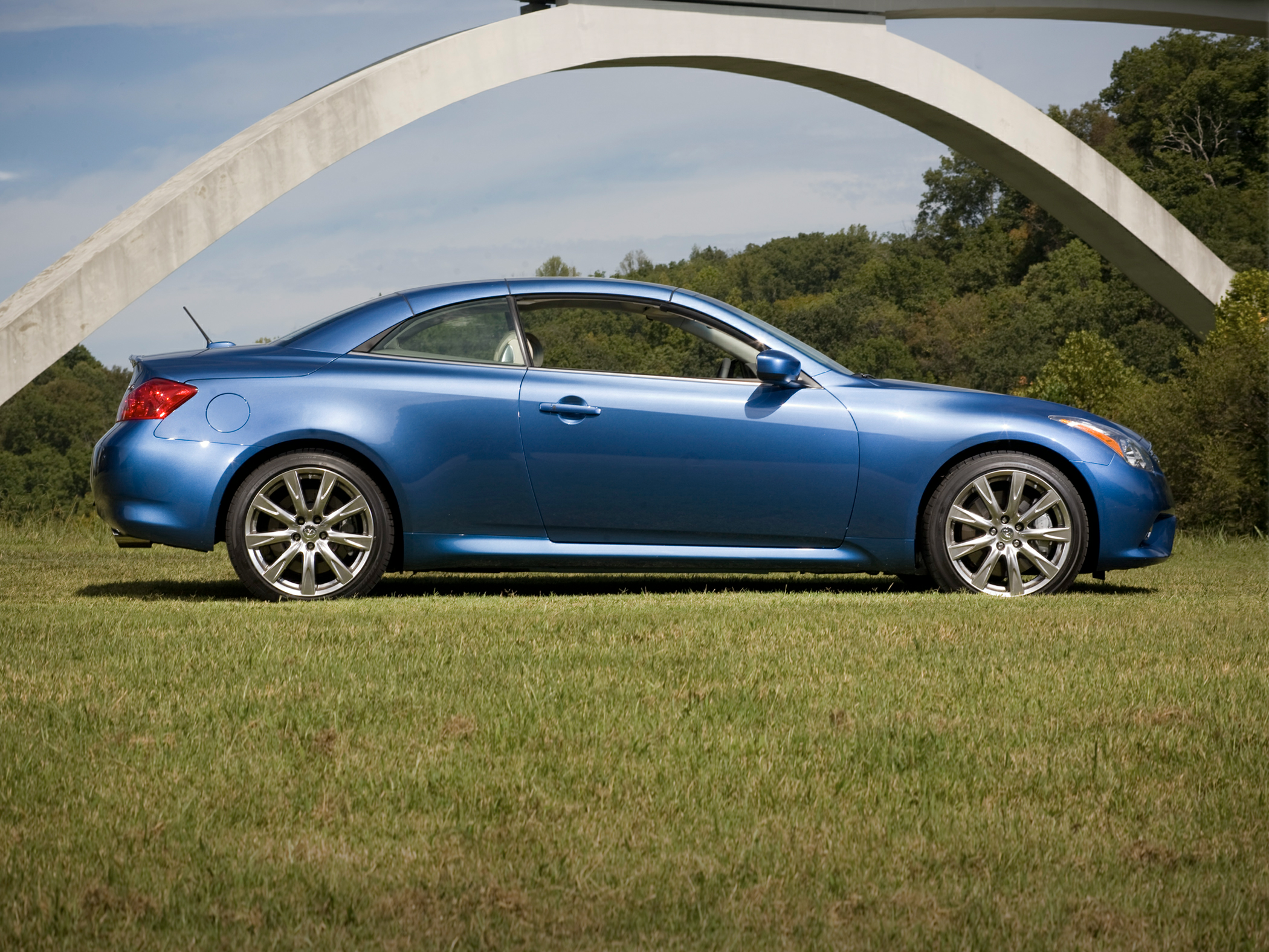 2013 INFINITI G37