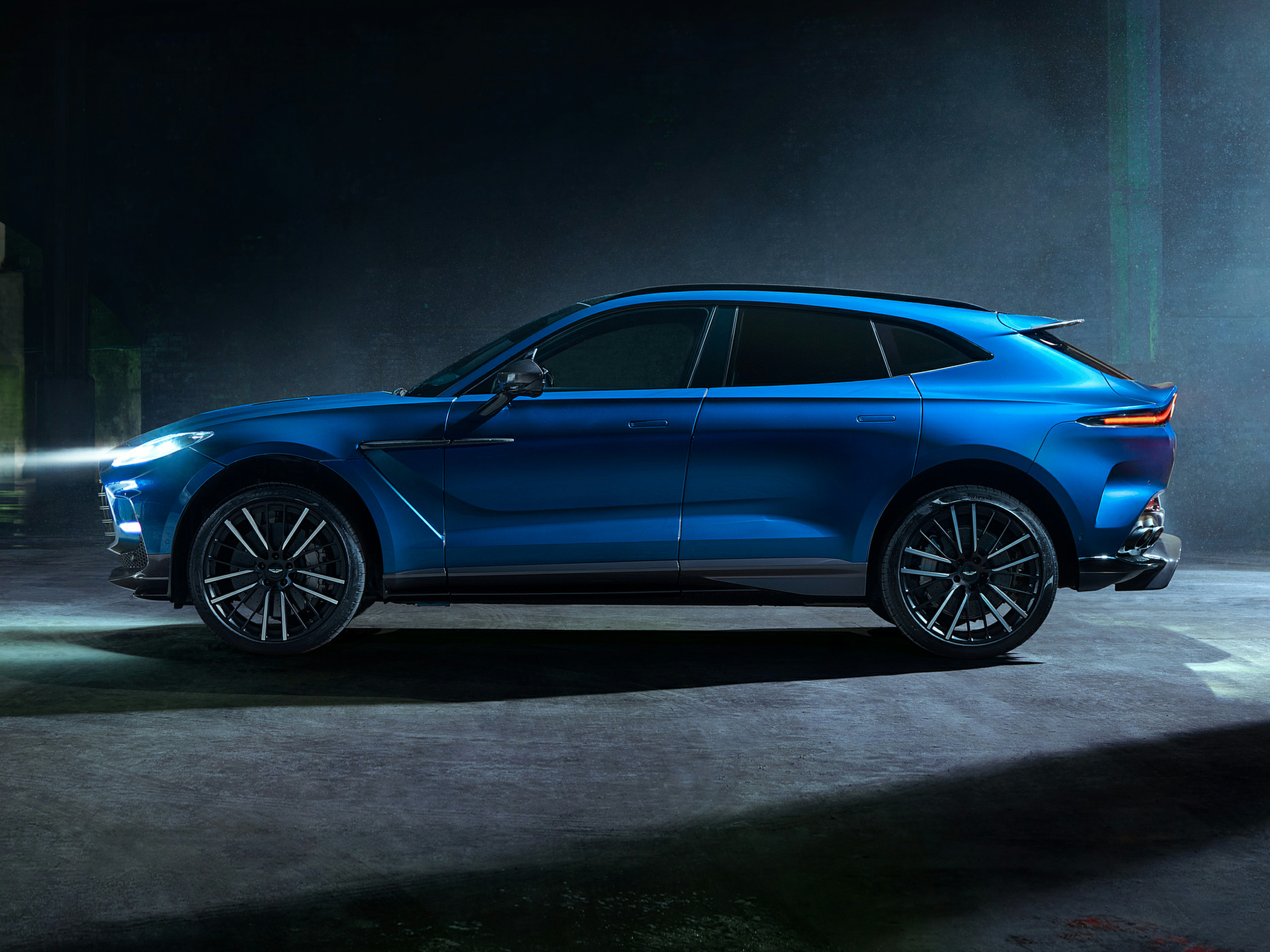 2023 Aston Martin DBX