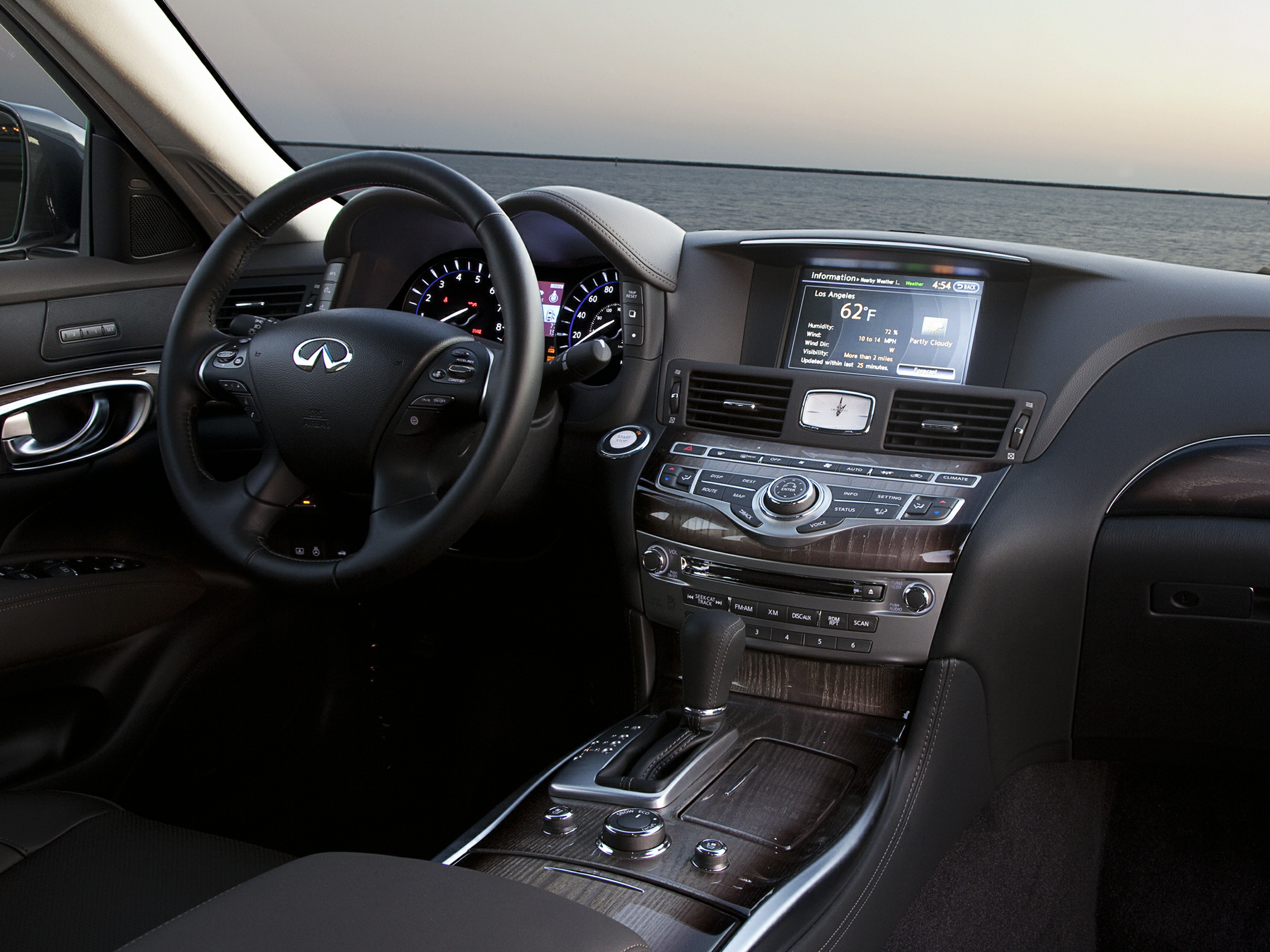2012 INFINITI M56