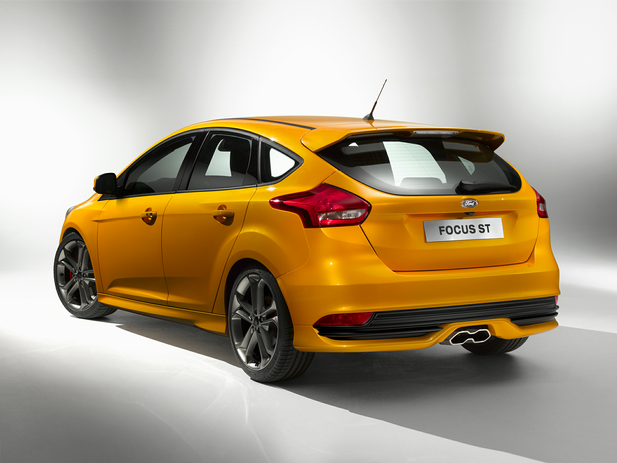 2018 Ford Focus ST Specs, Price, MPG & Reviews