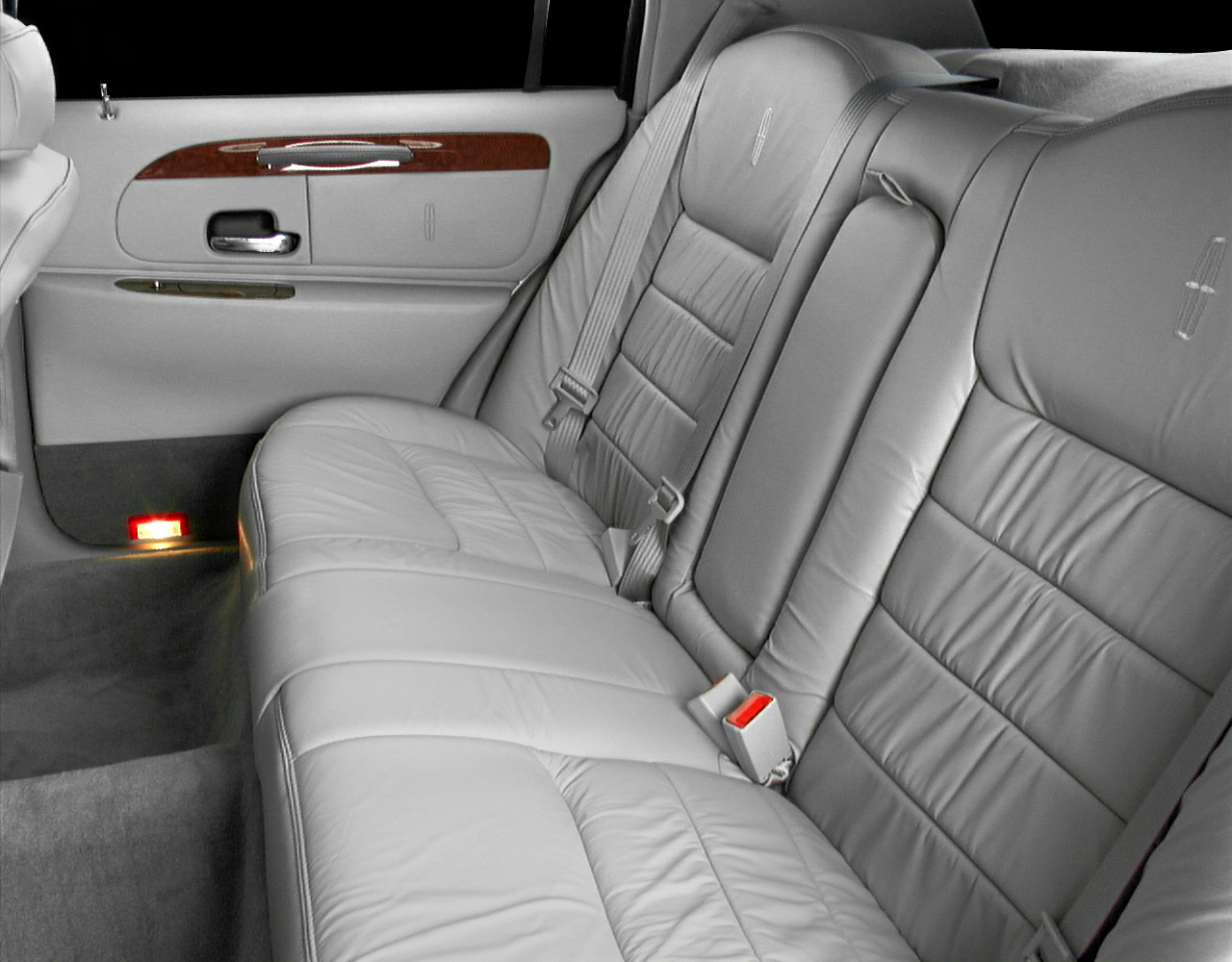 2001 Lincoln Town Car