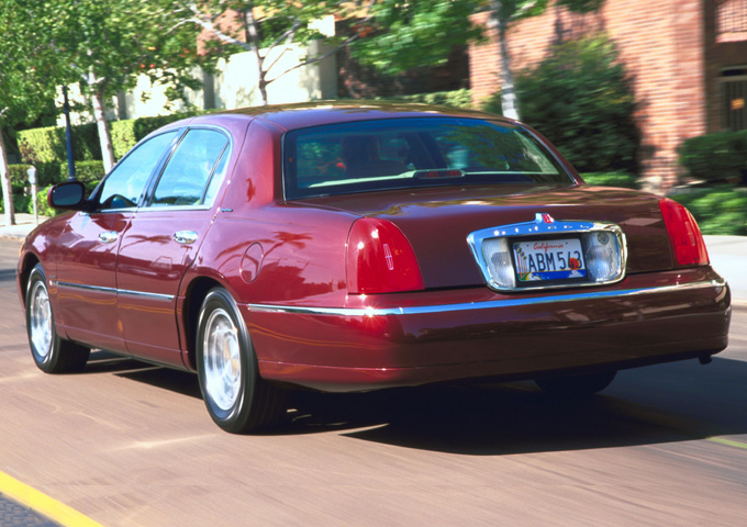 2001 Lincoln Town Car