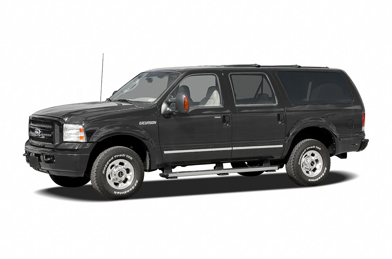 Side view of the 2005 Ford Excursion