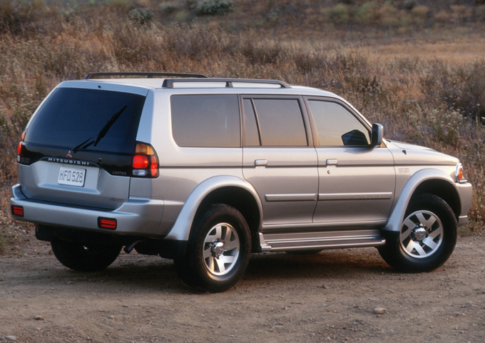 2001 Mitsubishi Montero Sport ES