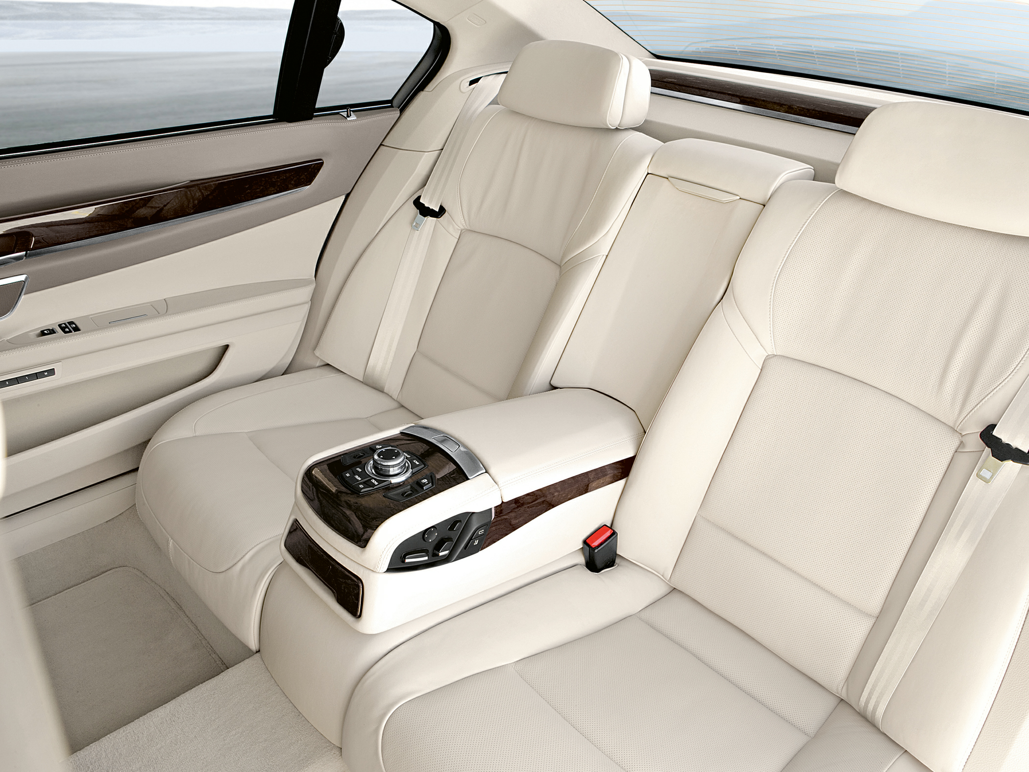 2012 BMW 740