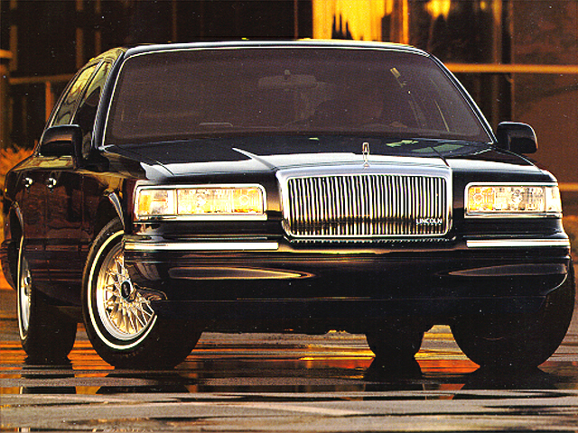 Side view of the 1995 Lincoln Town Car