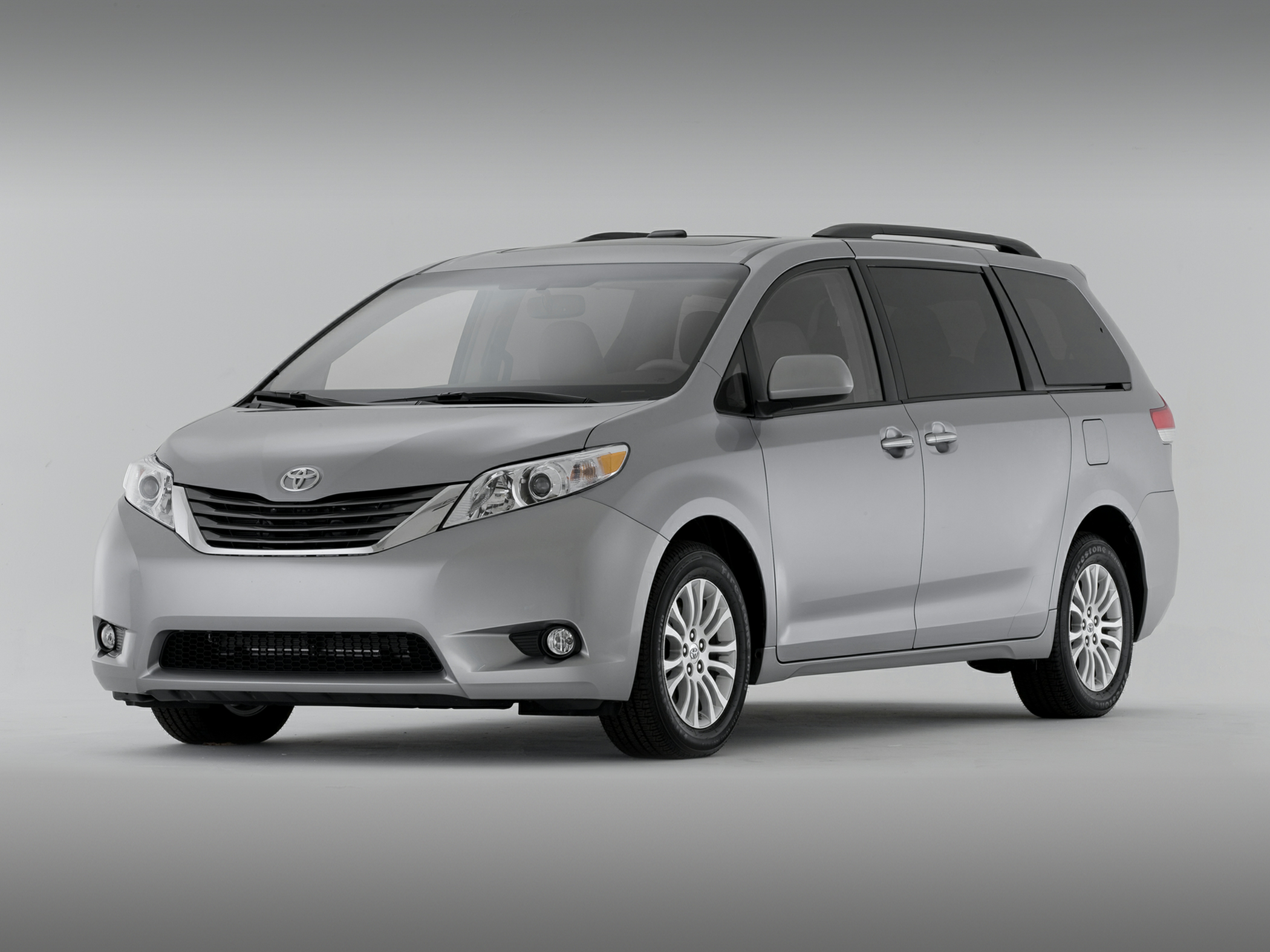 2011 toyota best sale sienna minivan