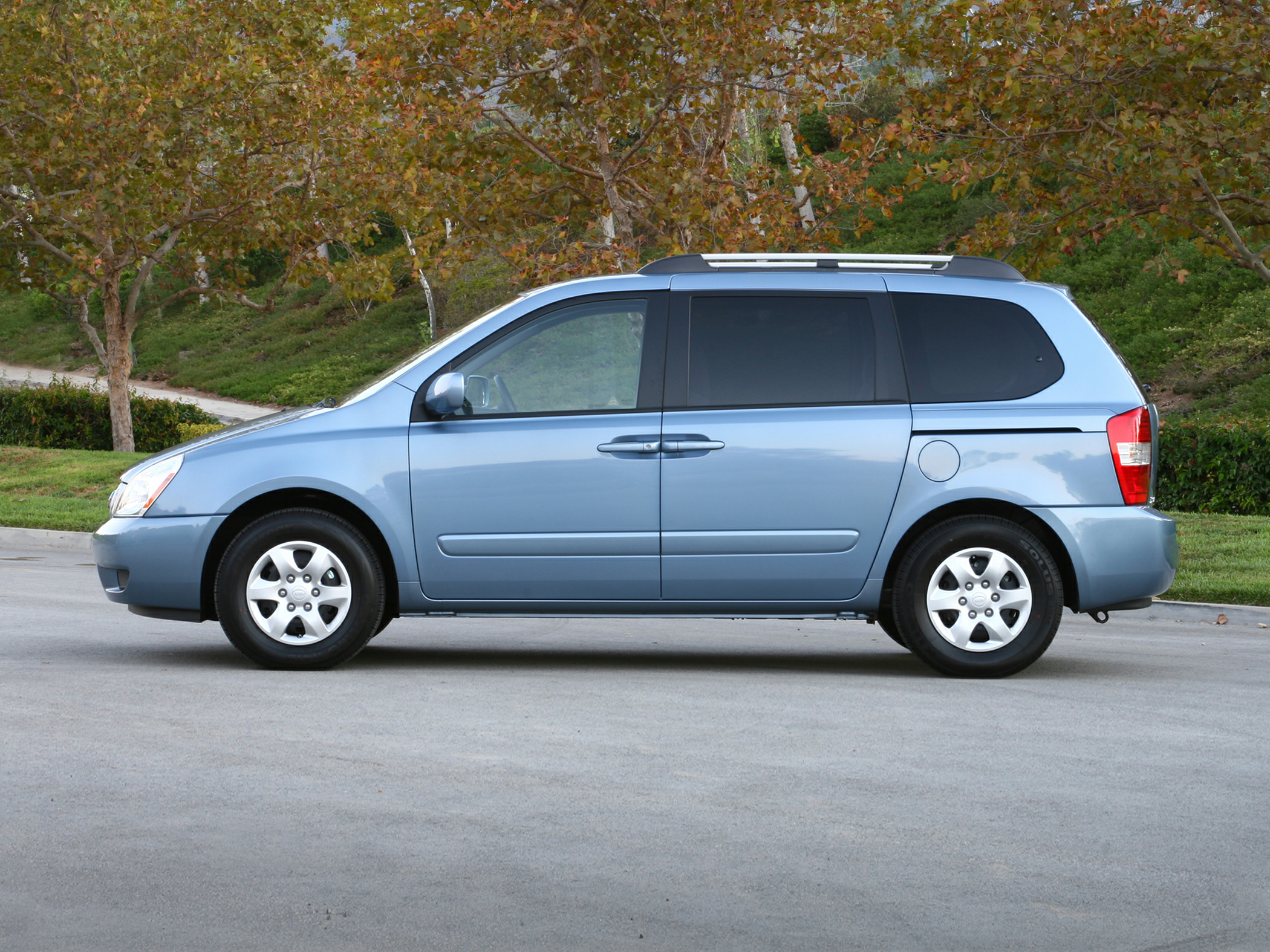 2009 store kia minivan