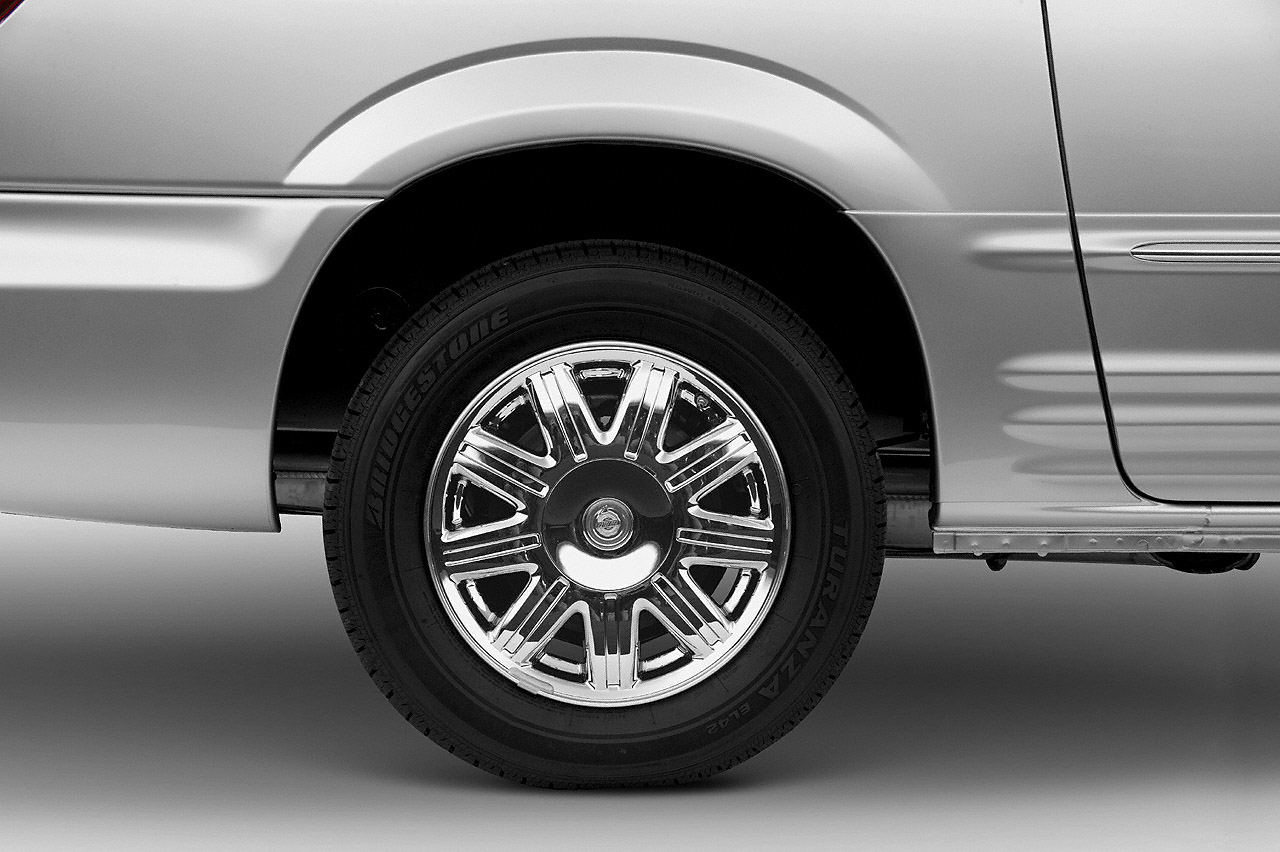 2004 Chrysler Town & Country