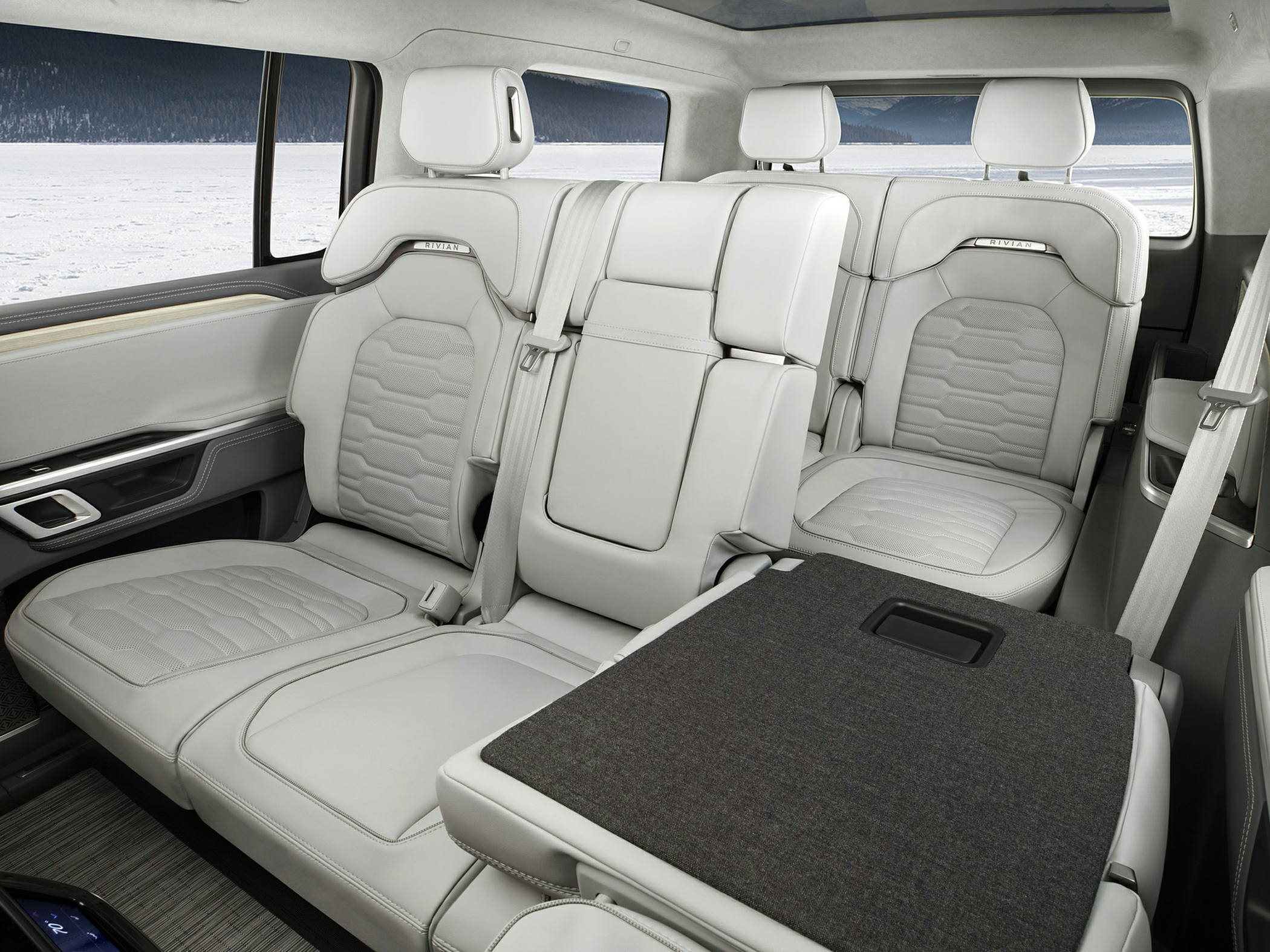 2025 Rivian R1S