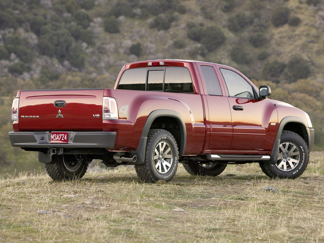 2006 Mitsubishi Raider
