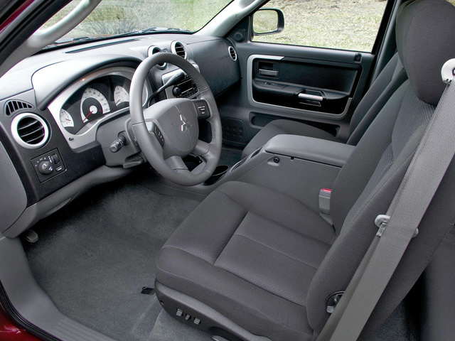 2006 Mitsubishi Raider