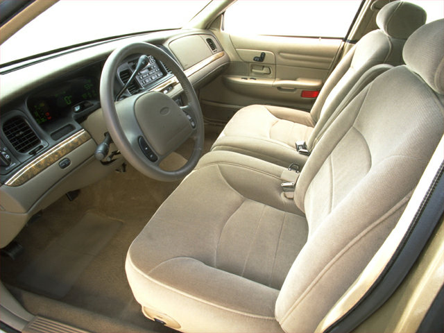 2000 Ford Crown Victoria