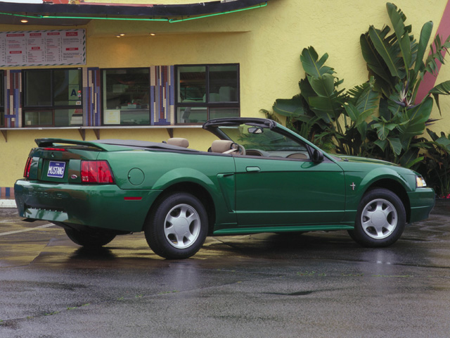 2000 Ford Mustang