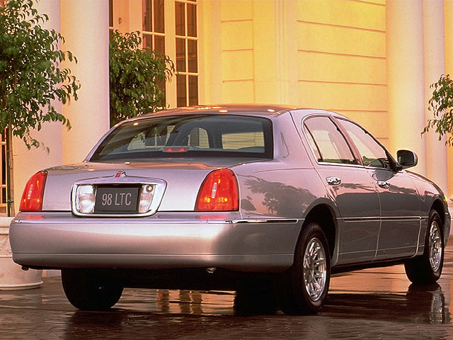 1999 Lincoln Town Car Executive