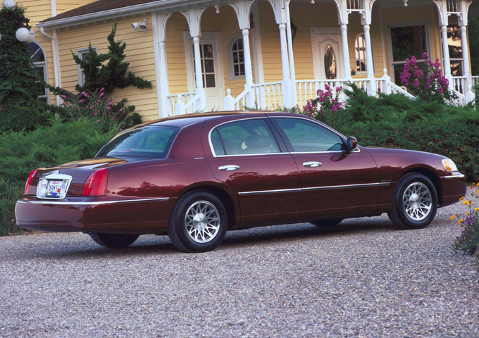 2001 Lincoln Town Car