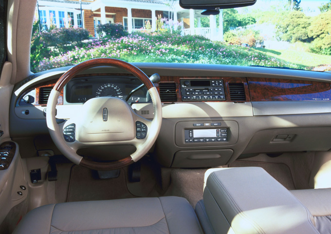 2001 Lincoln Town Car