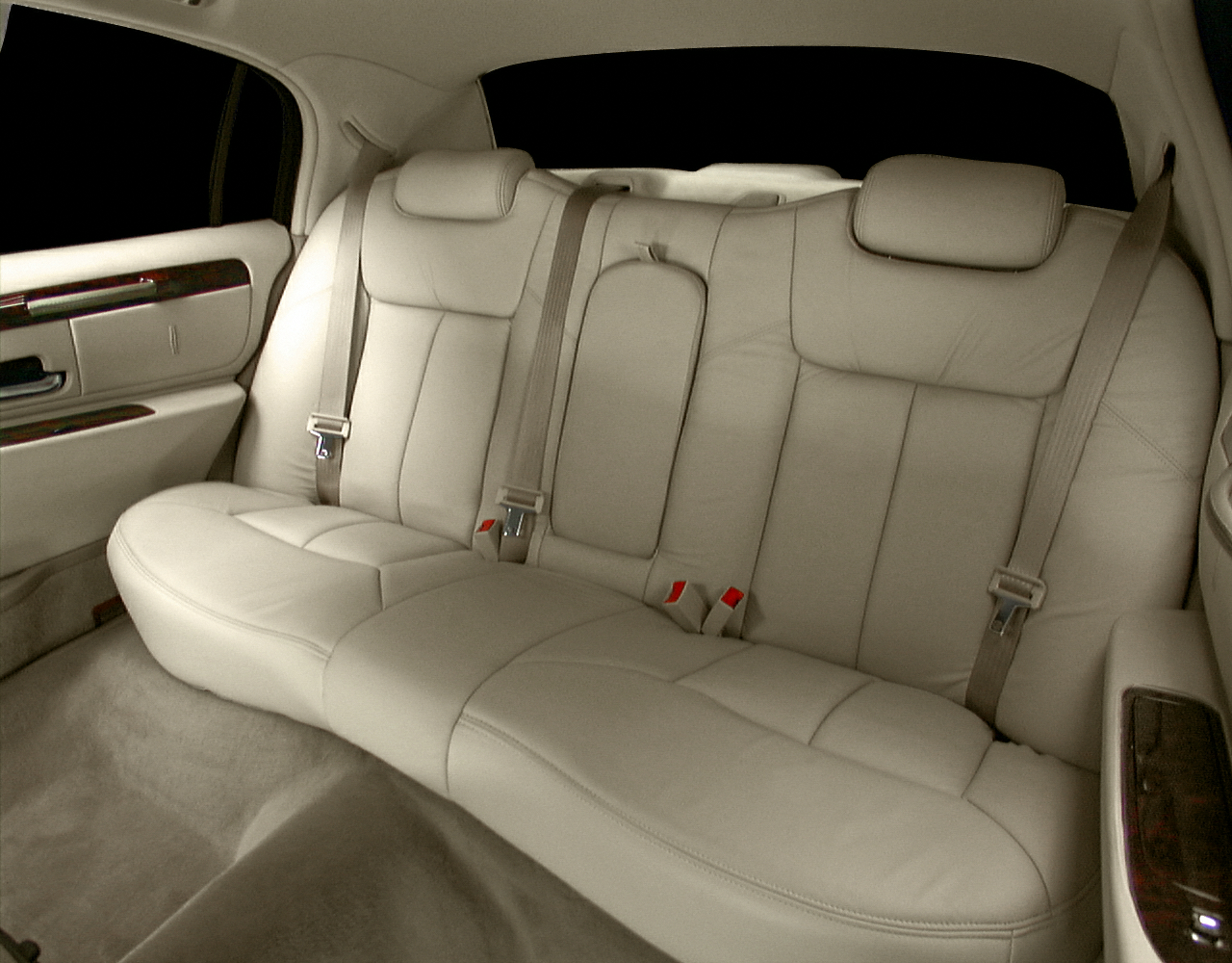2001 Lincoln Town Car