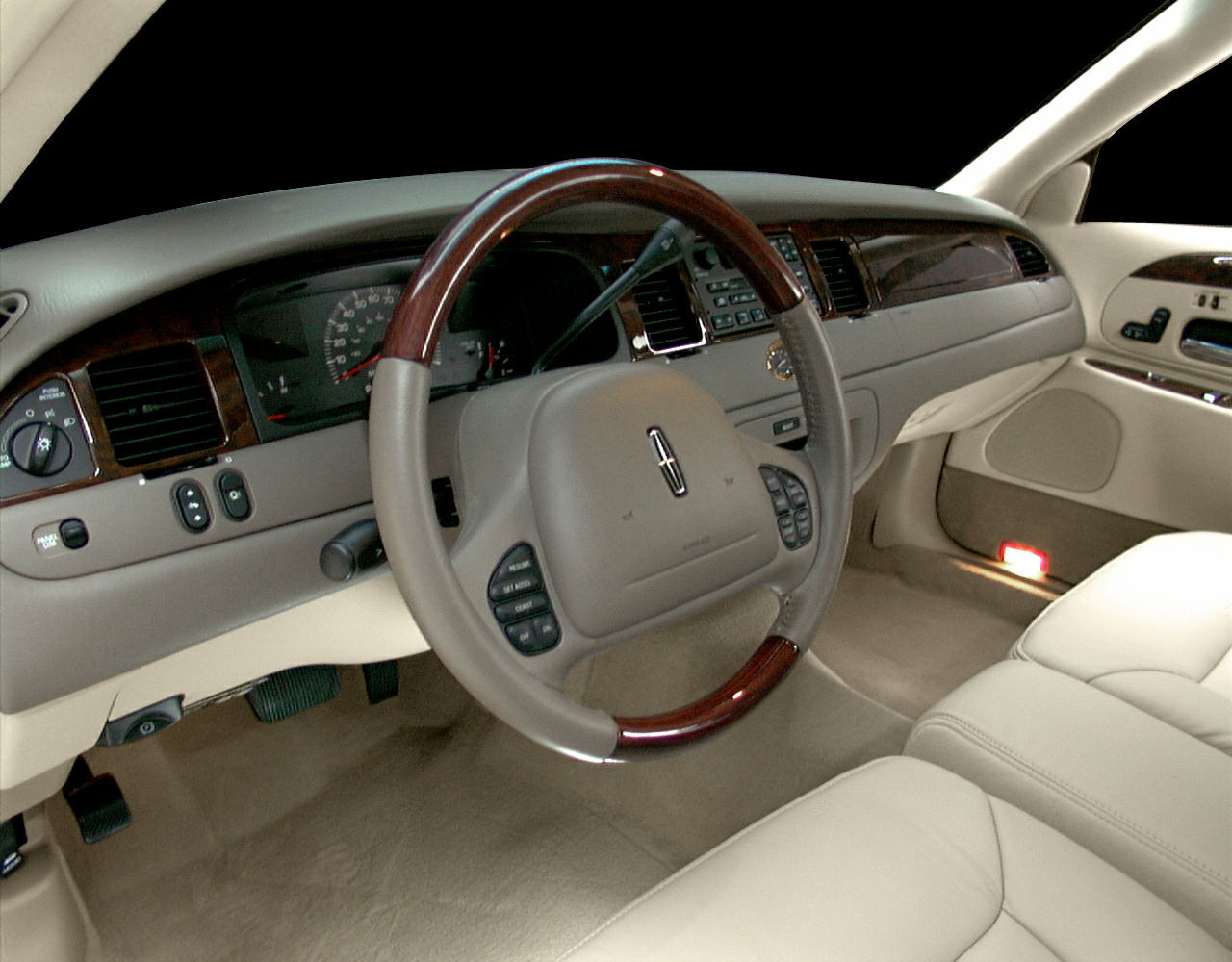 2001 Lincoln Town Car