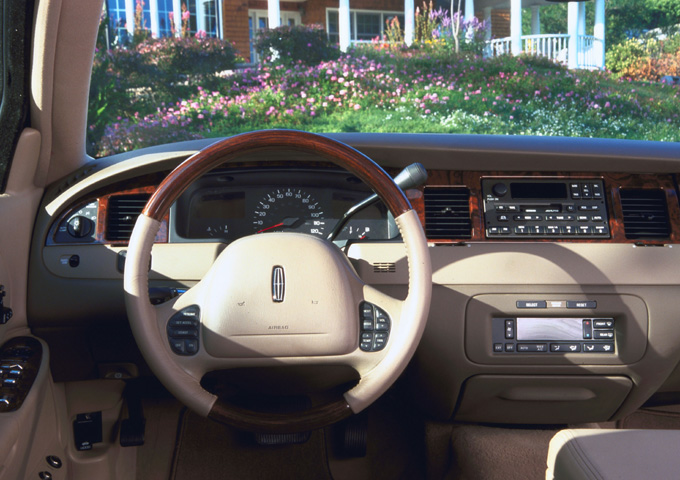 2001 Lincoln Town Car