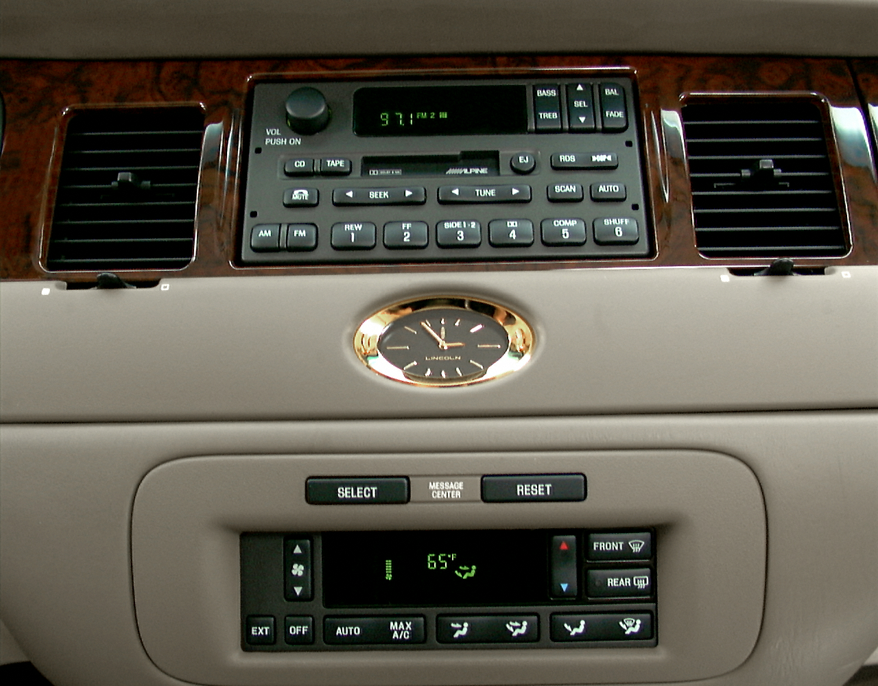 2001 Lincoln Town Car