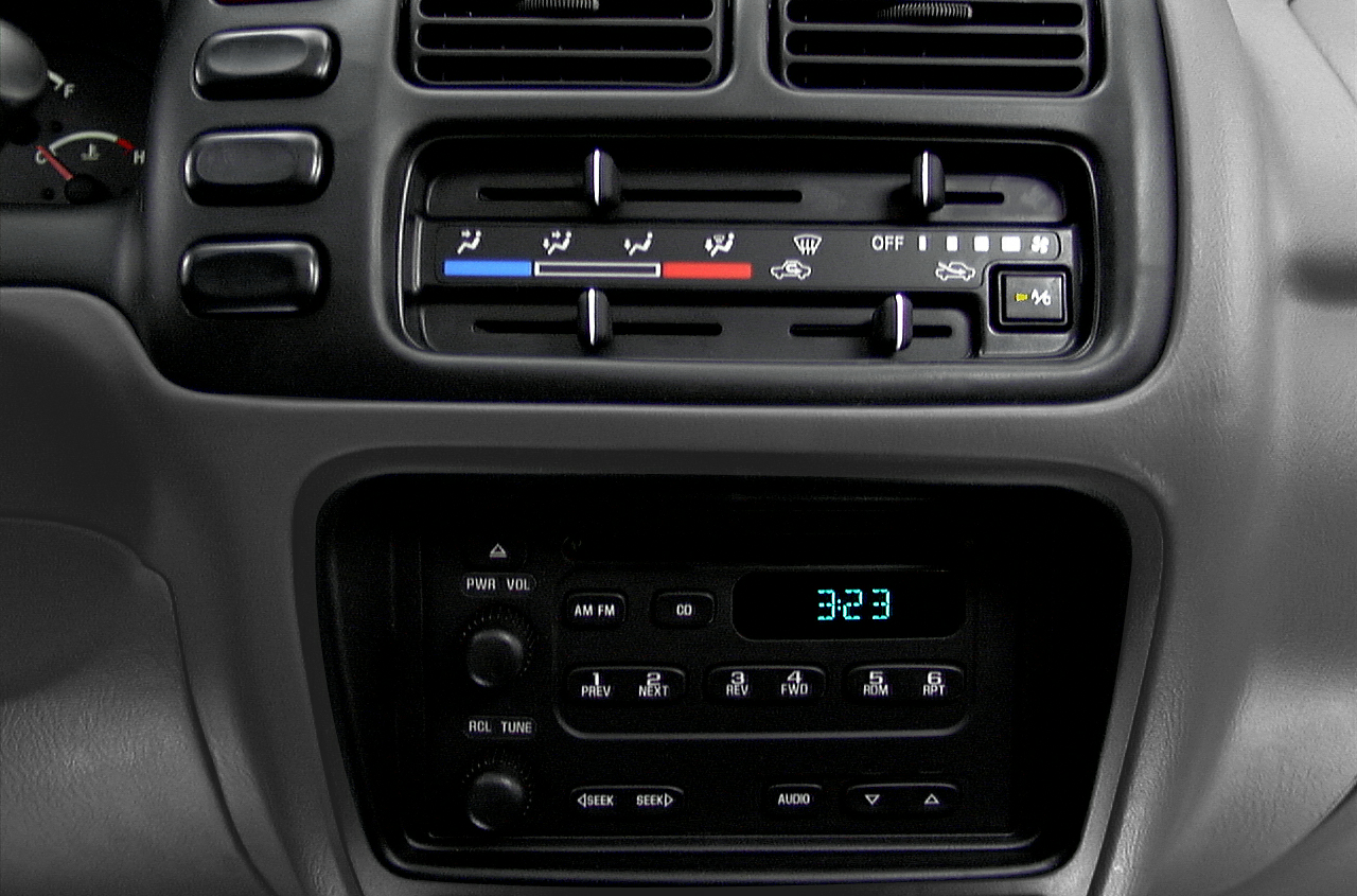 2003 Chevrolet Tracker