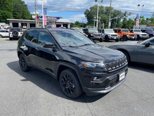 Diamond Black Crystal Pearlcoat 2026 Jeep Compass Sport