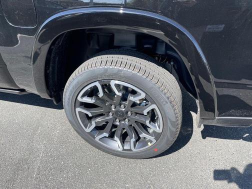 Diamond Black Crystal Pearlcoat 2026 RAM 1500 Longhorn