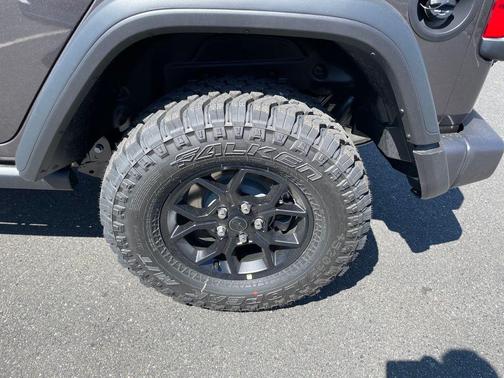 Granite Crystal Metallic Clearcoat 2026 Jeep Wrangler Willys