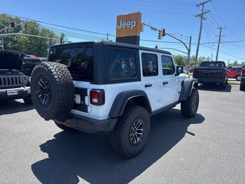Bright White Clearcoat 2026 Jeep Wrangler Willys