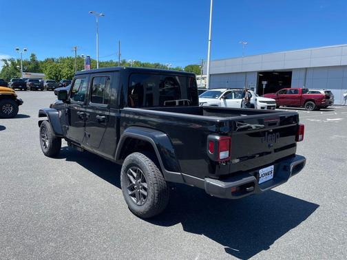 Black Clearcoat 2026 Jeep Gladiator Sport S