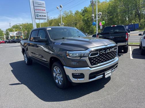 Granite Crystal Metallic Clearcoat 2026 RAM 1500 Big Horn/Lone Star