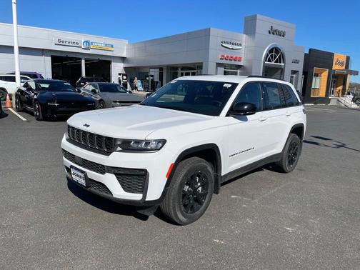 Bright White Clearcoat 2026 Jeep Grand Cherokee Altitude