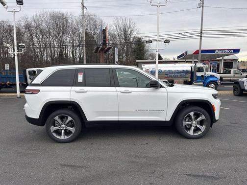 Bright White Clearcoat 2026 Jeep Grand Cherokee Limited