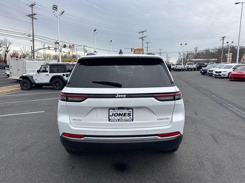 Bright White Clearcoat 2026 Jeep Grand Cherokee Limited