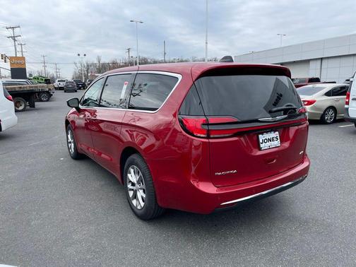 Red Hot Pearlcoat 2026 Chrysler Pacifica L